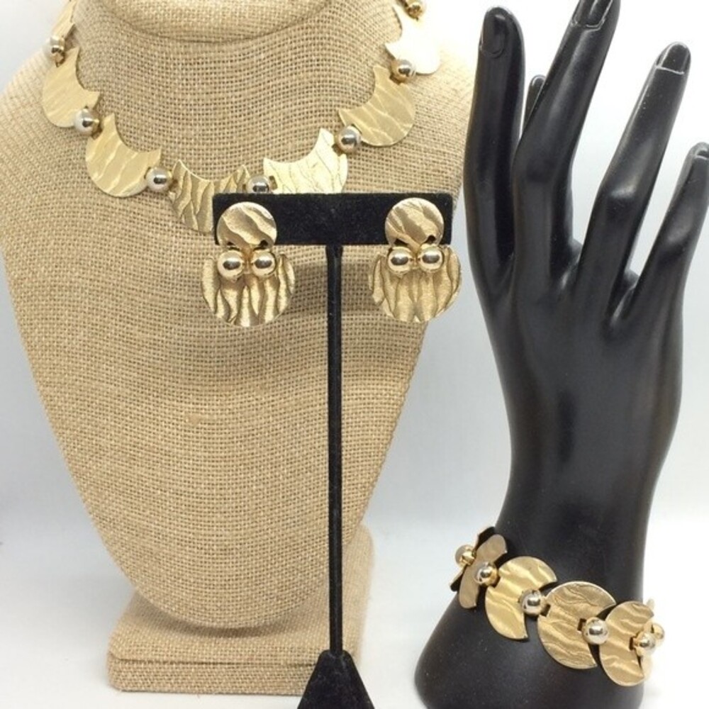 VINTAGE GOLD TONE Necklace Bracelet Earring Set MCM Runway Statement